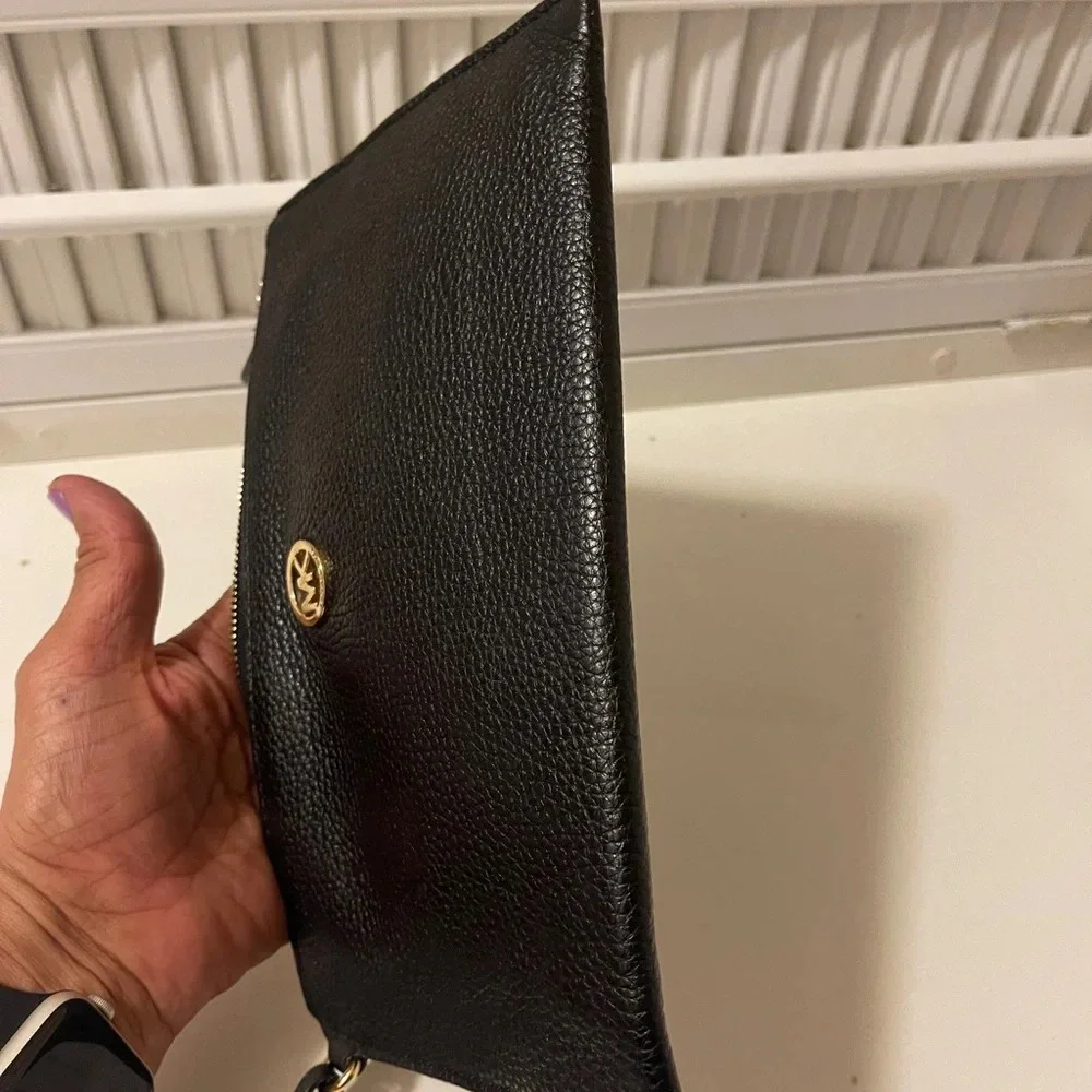 MICHAEL KORS Fulton Solid Black Leather Zip Clutch Wristlet EUC